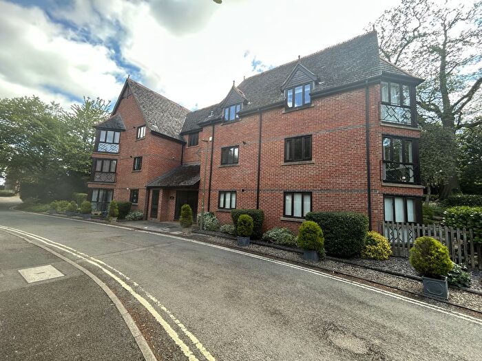 2 Bedroom Flat For Sale In Hornbeam Close, Banbury, Oxfordshire, OX16