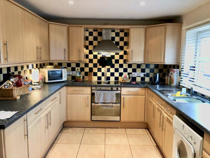 2 Bedroom Ground Flat To Rent In Edinburgh Road, Northampton, NN2