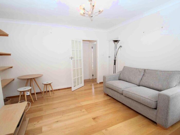 2 Bedroom Flat To Rent In Woodside, London, SW19