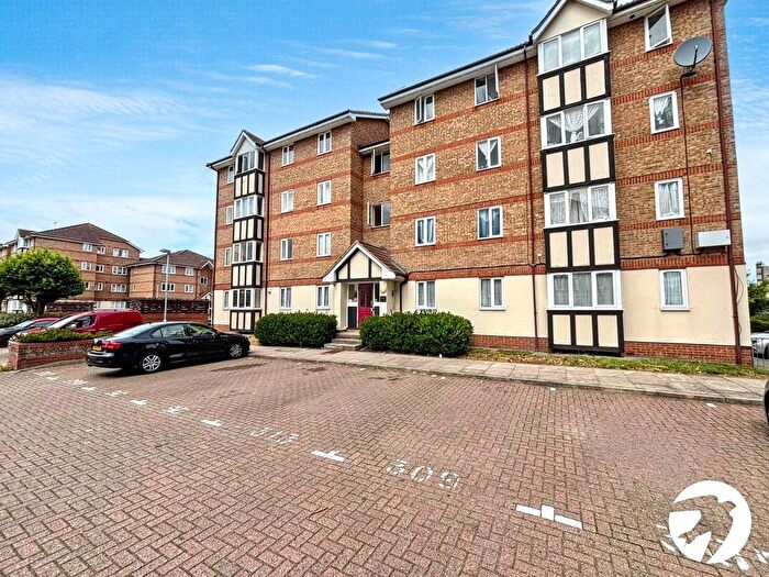 2 Bedroom Flat To Rent In Chandlers Drive, Erith, DA8