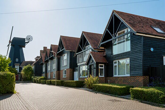 2 Bedroom Apartment For Sale In Millers Court, Whitstable, CT5