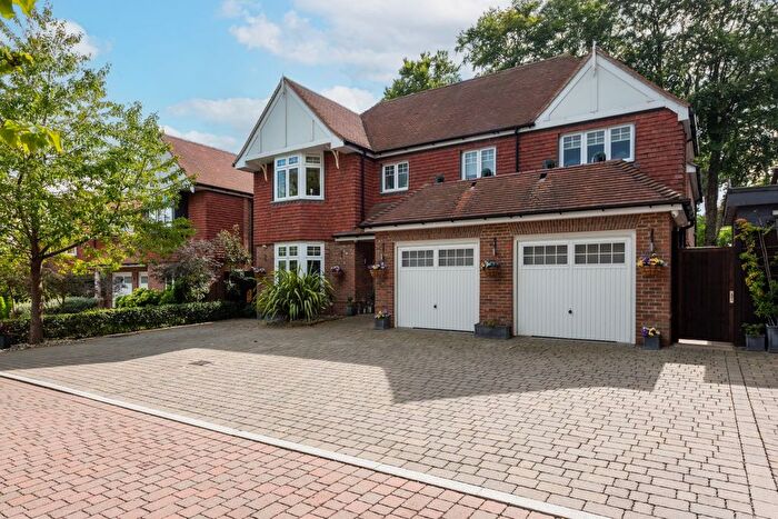 5 Bedroom Detached House For Sale In Kenmore Close, Epsom, KT17