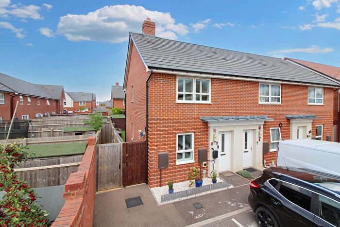 2 Bedroom End Of Terrace House For Sale In Johnson Street, Aylesbury, HP22