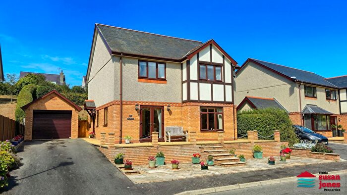 4 Bedroom Detached House For Sale In Bro Gwylwyr, Nefyn, LL53