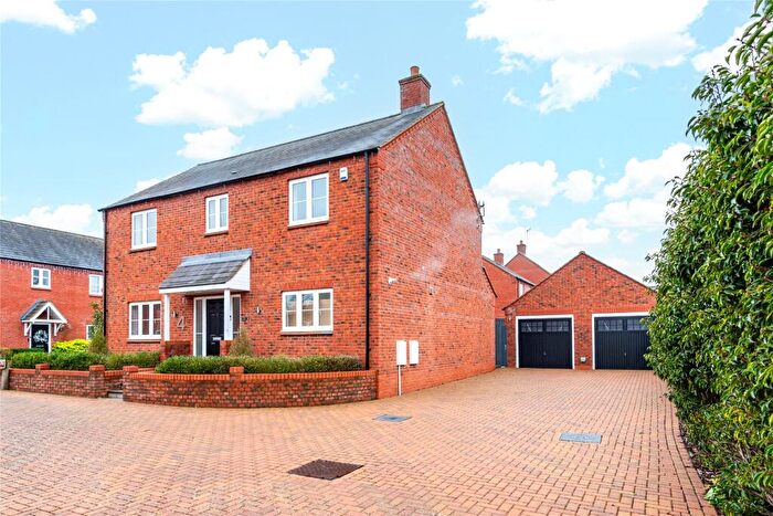 4 Bedroom Detached House For Sale In Brook Farm Close, Stoke Hammond, Buckinghamshire, MK17