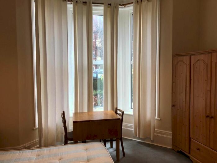 Studio To Rent In Avenue Crescent, London, W3