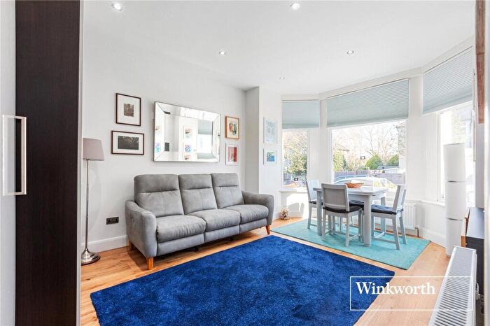 2 Bedroom Apartment For Sale In Eversleigh Road, Finchley, London, N3
