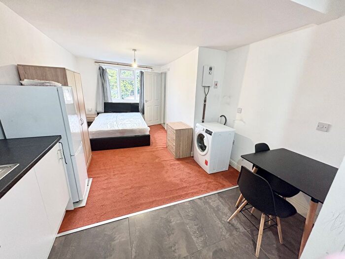 Studio To Rent In Flat C City Road, Birmingham, B16