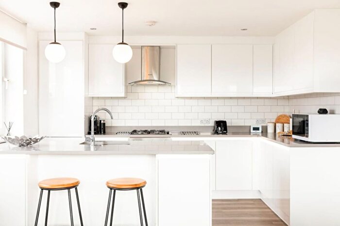 2 Bedroom Flat To Rent In Flat Simla House, London, London, SE1