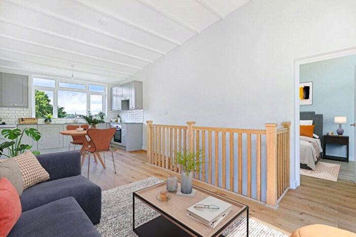 2 Bedroom Flat For Sale In Shepherds Hill, N6