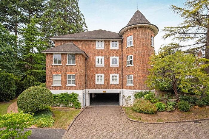 2 Bedroom Flat For Sale In Agincourt, Ascot, SL5