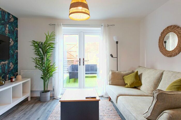 2 Bedroom Flat To Rent In Gwern Catherine, Cardiff, CF5