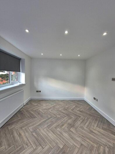 2 Bedroom Apartment To Rent In Rochford Close, Broxbourne, EN10
