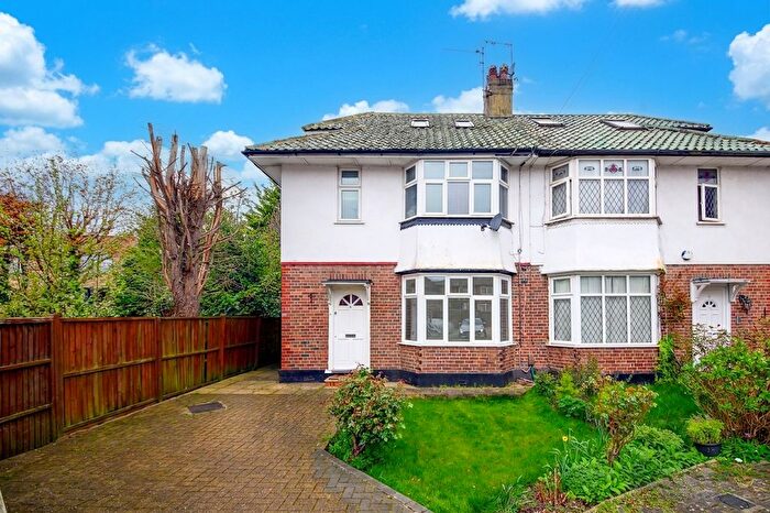 1 Bedroom Flat For Sale In Abercorn Close, London, NW7