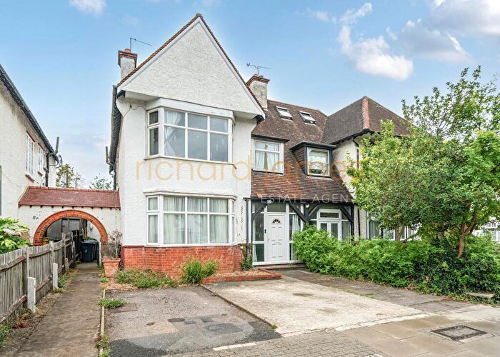 4 Bedroom House For Sale In Millway, London, NW7