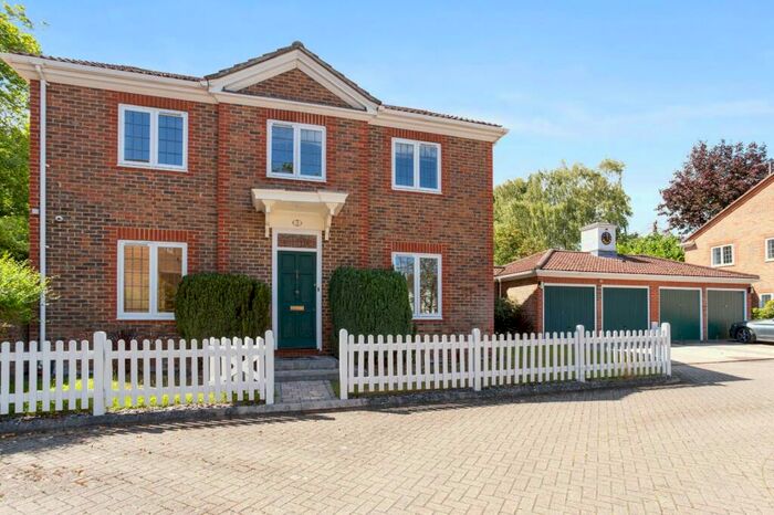 4 Bedroom Detached House To Rent In The Lawns, Ascot, Berkshire, SL5
