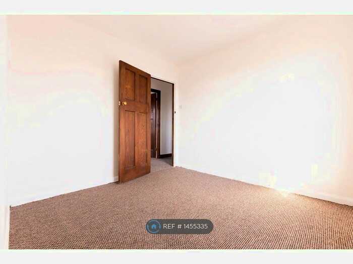 3 Bedroom Semi-Detached House To Rent In Cochrane Road, Dudley, DY2