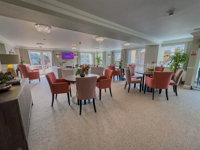 1 Bedroom Flat For Sale In Crookham Road, Fleet, GU51