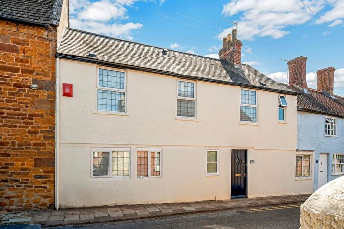 4 Bedroom Character Property For Sale In Queen Street, Uppingham, LE15