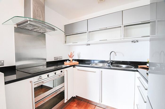 2 Bedroom Flat To Rent In Whitworth Street, Manchester, M1