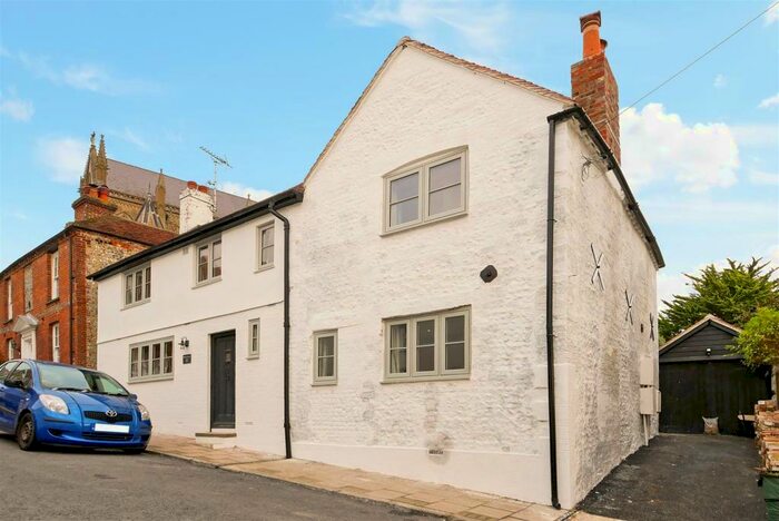 3 Bedroom House To Rent In King Street, Arundel, BN18