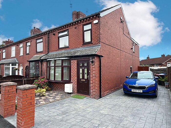 3 Bedroom Semi-Detached House For Sale In Algernon Road, Manchester, M28
