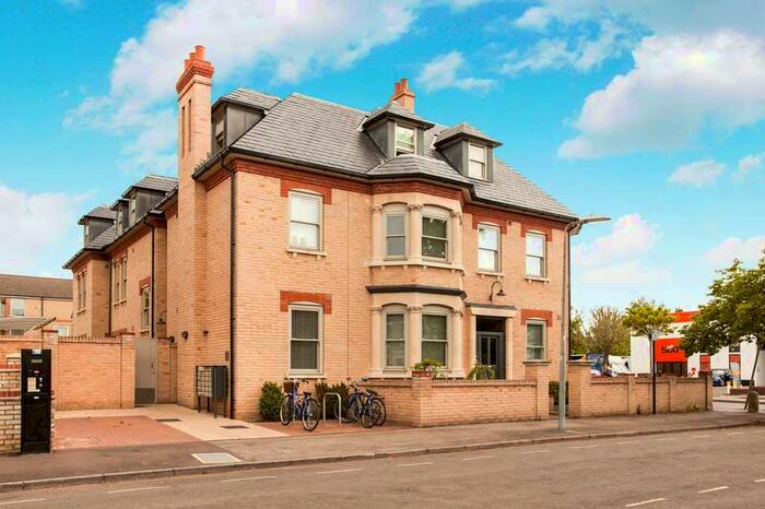 Flat To Rent In Humberstone Road, Cambridge, CB4