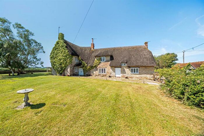 3 Bedroom Detached House For Sale In Stour Row, Shaftesbury, SP7