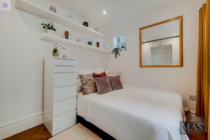 2 Bedroom Flat To Rent In Kempsford Gardens, London, SW5