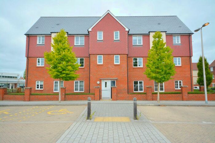 2 Bedroom Flat To Rent In Sparrowhawk Way, Bracknell RG12