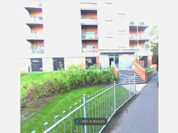 2 Bedroom Flat To Rent In Azure Court, Tonbridge, TN9