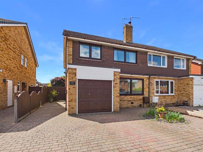 4 Bedroom Semi Detached House For Sale In Beaumont Road, Longlevens, Gloucester, GL2