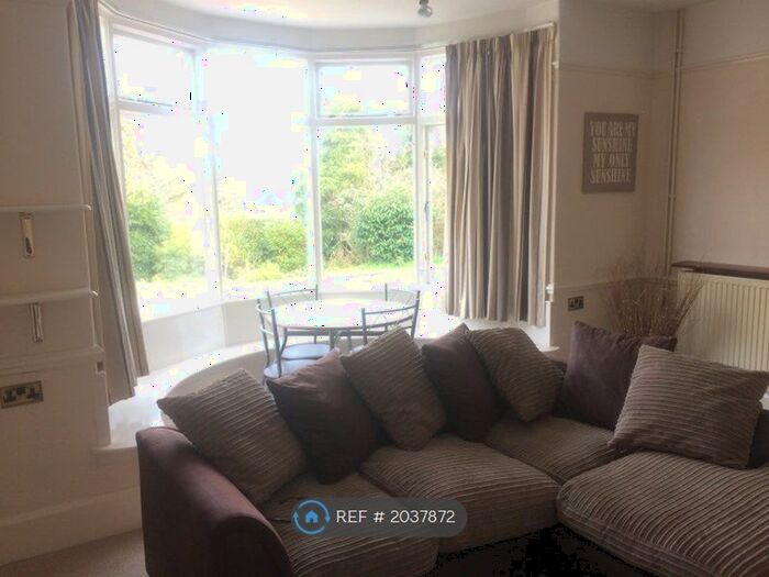 1 Bedroom Flat To Rent In Kingshill Road, Dursley, GL11