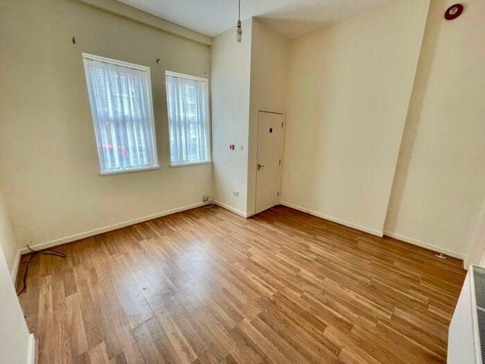 1 Bedroom Flat To Rent In High Street, Barry, CF62