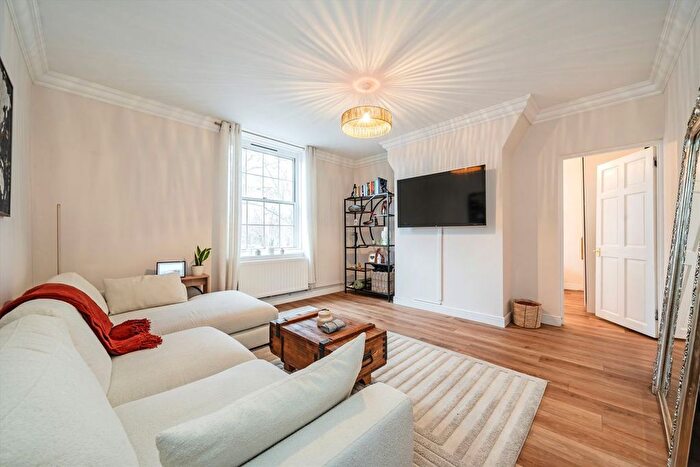 2 Bedroom Flat For Sale In Harwood Road, Fulham, SW6