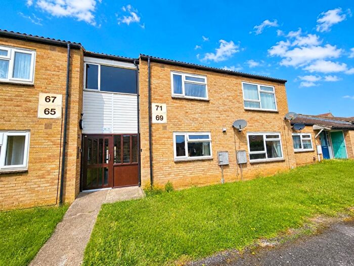 2 Bedroom Flat To Rent In Highfield Crescent, Kettering, NN15