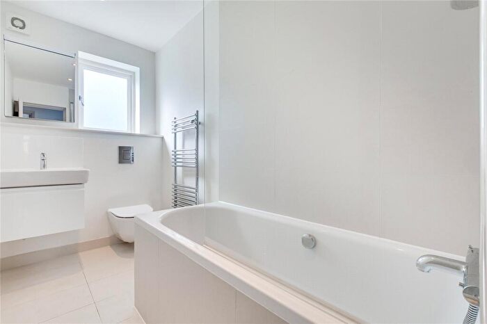 2 Bedroom Apartment To Rent In Walm Lane, London, NW2