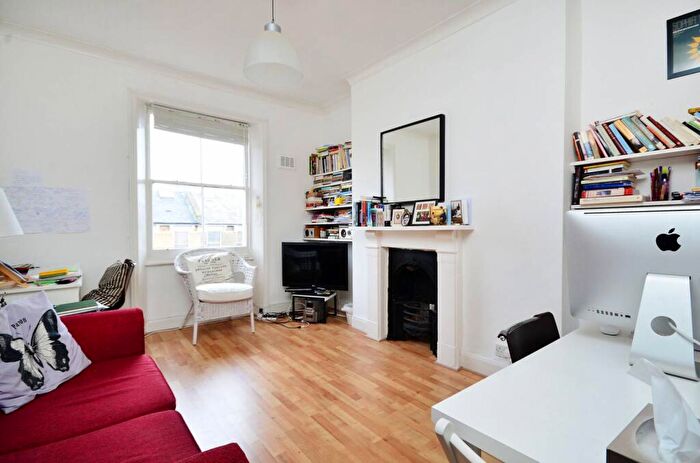 1 Bedroom Flat For Sale In Albion Road, Newington Green, London, N16