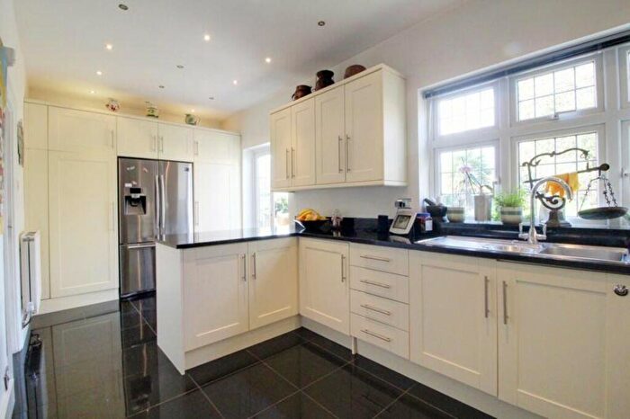 5 Bedroom Detached House For Sale In Tolmers Road, Cuffley, EN6