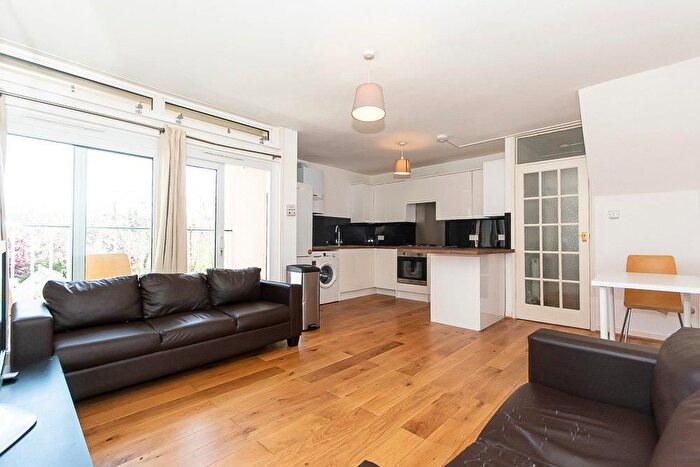 4 Bedroom Flat To Rent In Victoria Rise, London, SW4