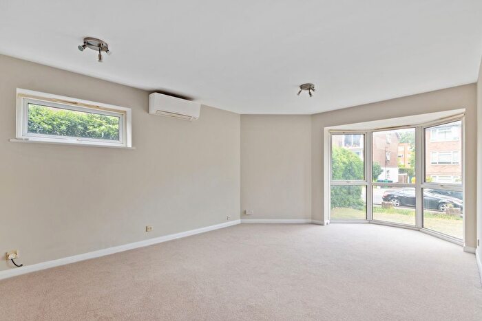 1 Bedroom Flat To Rent In Adelaide Road, Surbiton, KT6