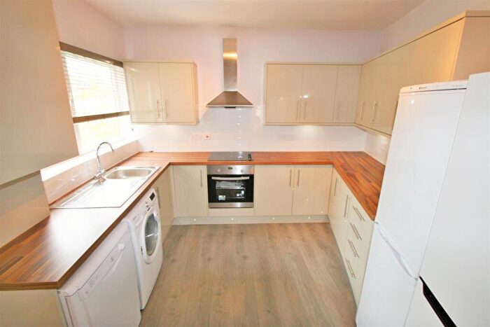5 Bedroom Terraced House To Rent In Chestnut Avenue, Hyde Park, Leeds, LS6