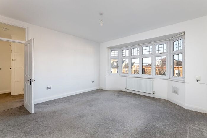 2 Bedroom Flat To Rent In Lingfield Road, London, SW19