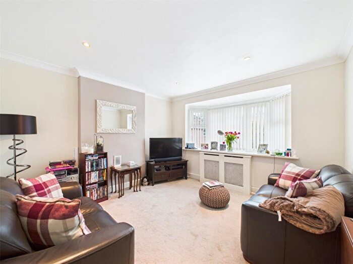 2 Bedroom Apartment For Sale In Purewell, Christchurch, Dorset, BH23