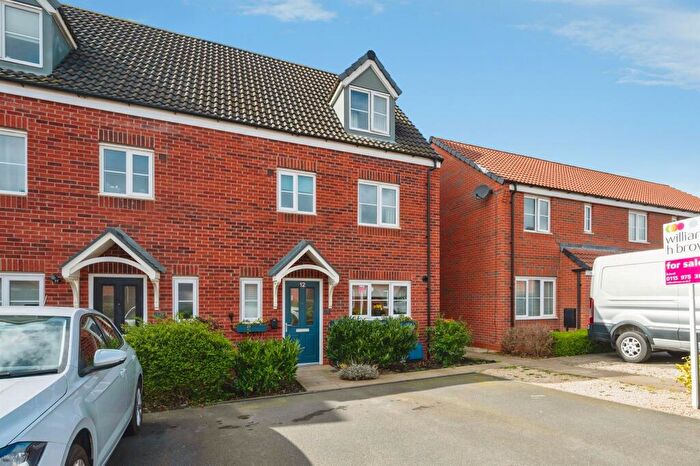 4 Bedroom Semi Detached House For Sale In Mosquito Grove, Hucknall, Nottingham, NG15