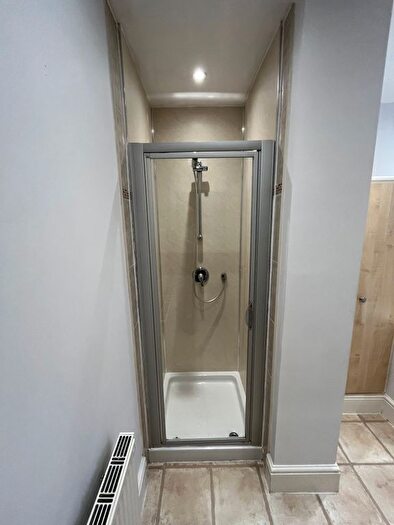 2 Bedroom End Of Terrace House To Rent In Ripponden Road, Oldham, OL4
