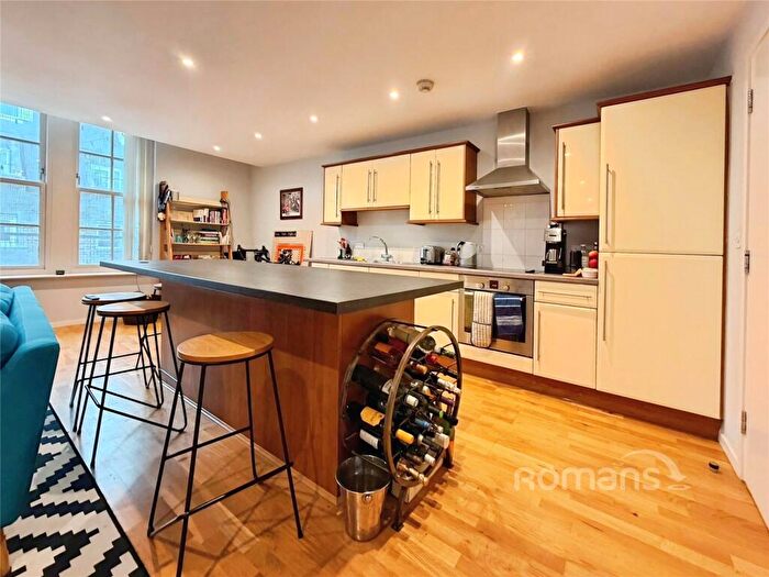 2 Bedroom Flat To Rent In St. Ives Road, Maidenhead, Berkshire, SL6