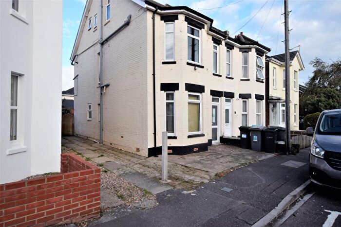 6 Bedroom House To Rent In Wolverton Road, , Bournemouth, BH7