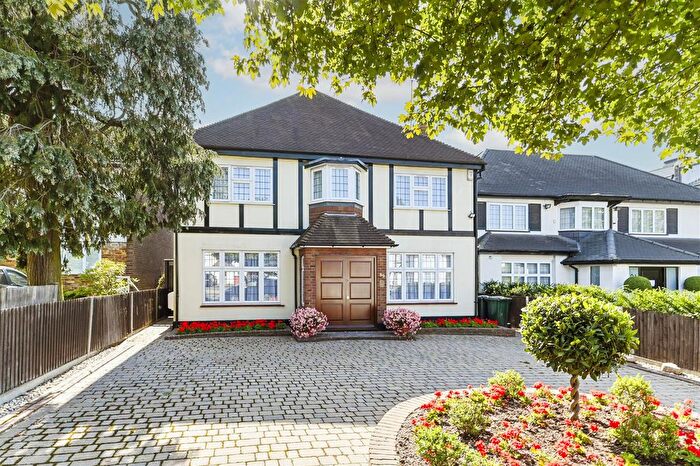 6 Bedroom Detached House To Rent In Bridge Lane, London, NW11