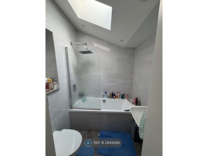 1 Bedroom Flat To Rent In Queens Road, Reading, RG1